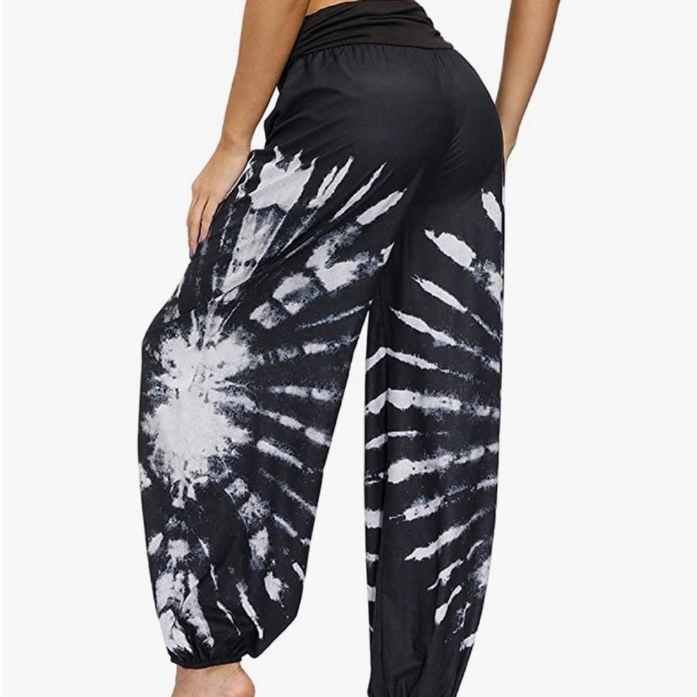 Black and white Harem yoga pants size small. Like new